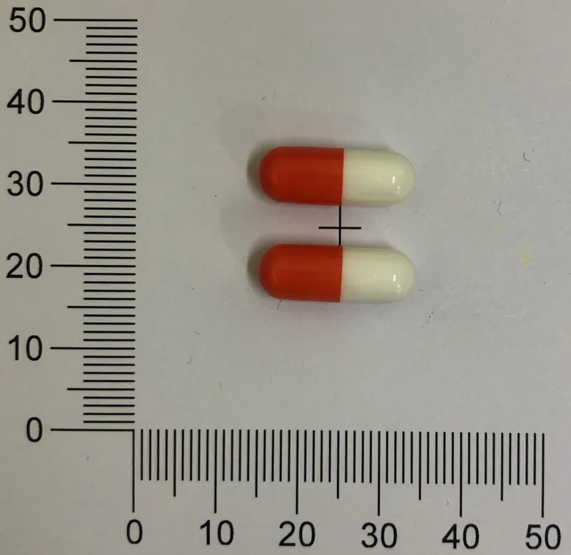 "強生"腦強膠囊４００公絲（匹拉西達）外觀