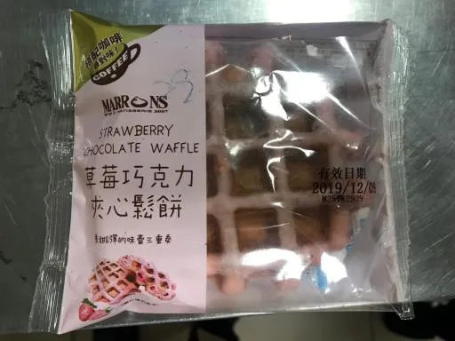 草莓巧克力夾心鬆餅 外包裝