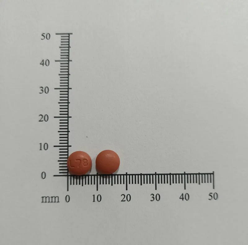 迪高平膜衣錠10/40毫克外觀