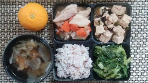高雄市鼓山區七賢國民中學營養午餐 外包裝