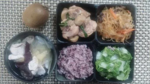 高雄市楠梓區翠屏國民中小學營養午餐 外包裝