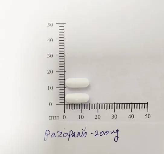 帕卓寧 膜衣錠200毫克外觀